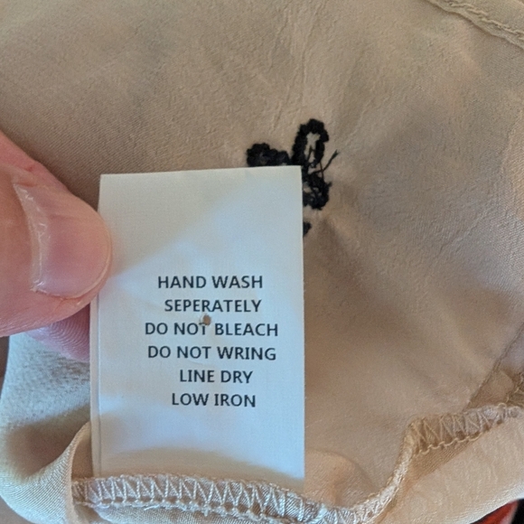 Label Ritu Kumar Flowy Cream Top With Black Beading sz L - Picture 10 of 10